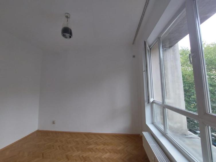 Apartament cu 3 camere decomandat, mobilat în Universitate