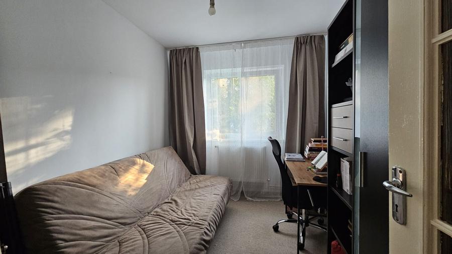 Apartament cu 3 camere semidecomandat în Central