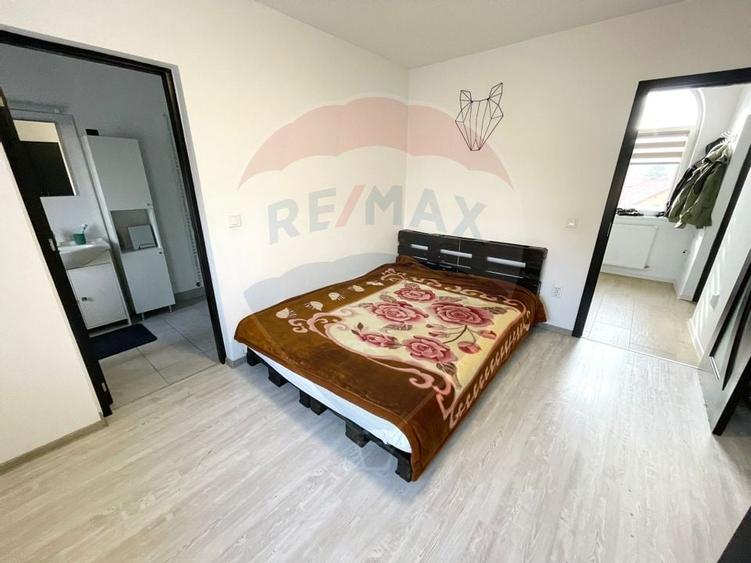 Casă individuală cu 6 camere cu Canalizare în Dâmbul Rotund