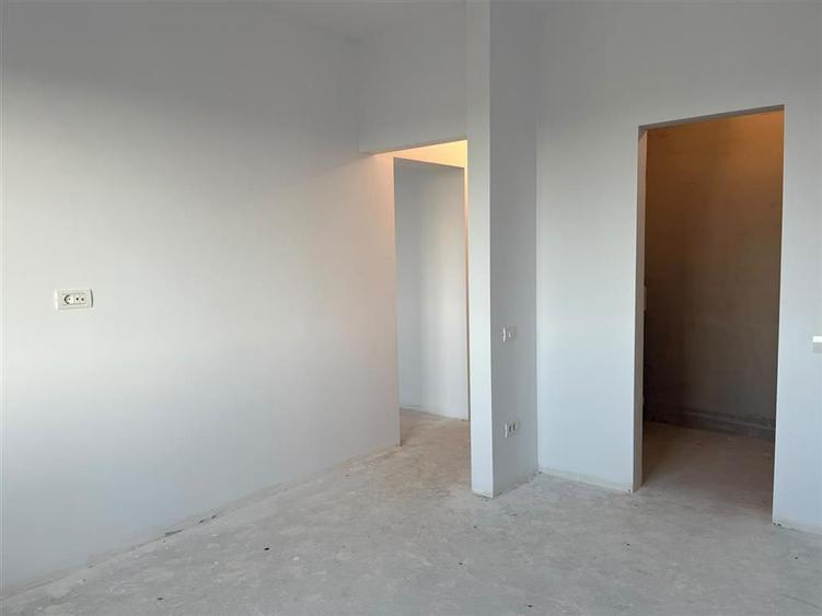 Casă cu 4 camere cu Teren 471 Mp în Cihei