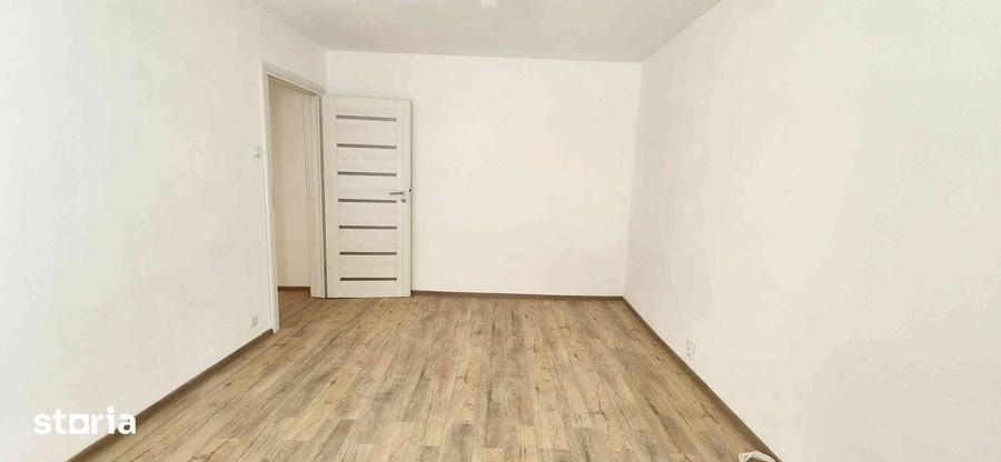 Apartament cu 2 camere decomandat în Tractorul