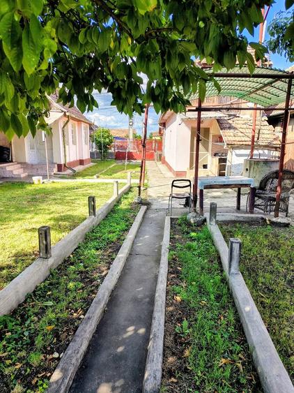 Casă cu Teren 830 Mp în Central