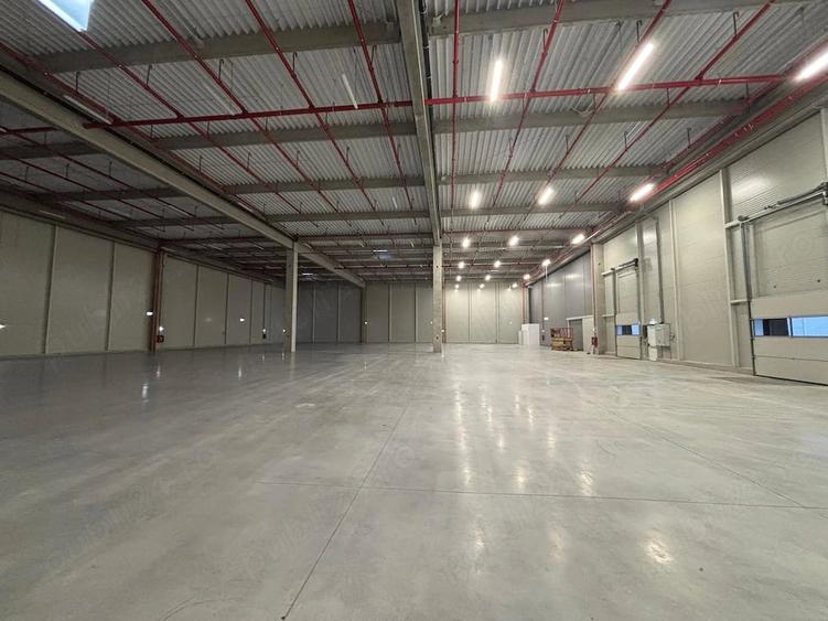 Spațiu comercial, de 2,150 mp, în Central