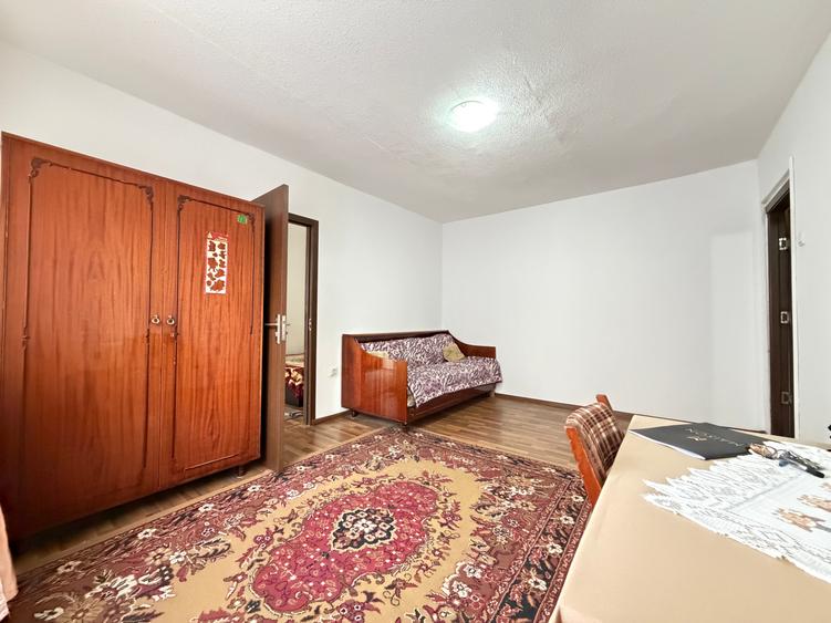Apartament cu 2 camere semidecomandat în Girocului