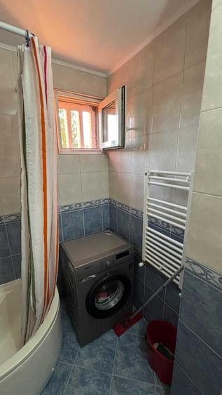Apartament cu 3 camere semidecomandat în Pajura