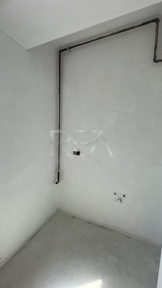 Apartament cu 3 camere semidecomandat în Giulești