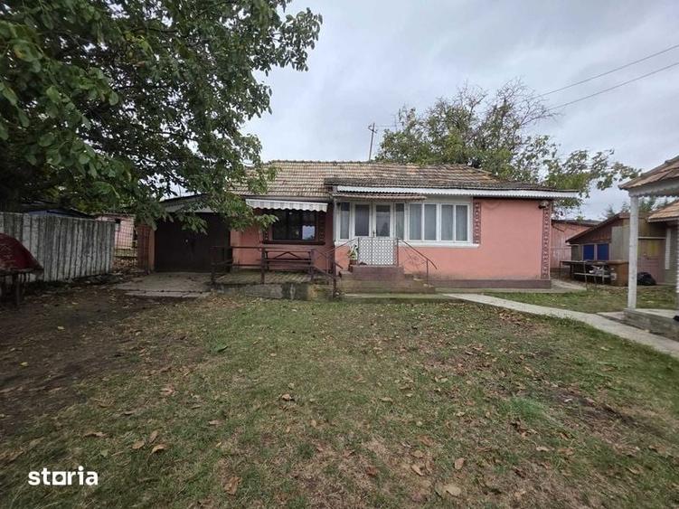 Casă cu 4 camere cu Teren 2400 Mp în Gorban