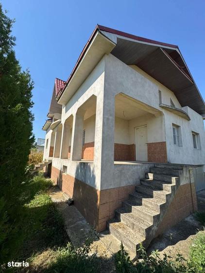 Casă cu 6 camere cu Teren 900 Mp în Central