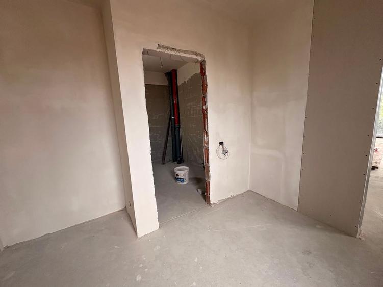 Duplex cu 4 camere cu Canalizare în Străulești