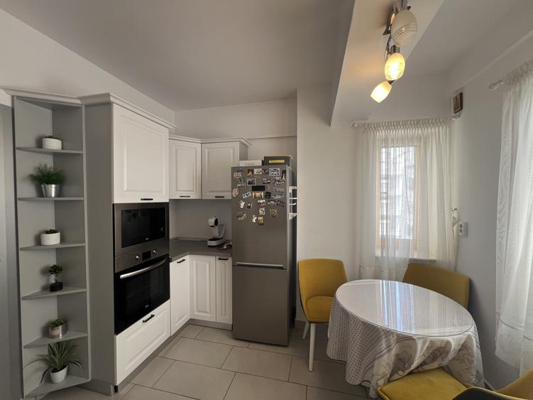 Apartament cu 2 camere decomandat, mobilat în Central
