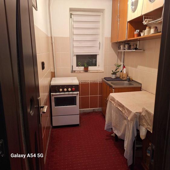 Apartament cu 3 camere semidecomandat în Aluniș