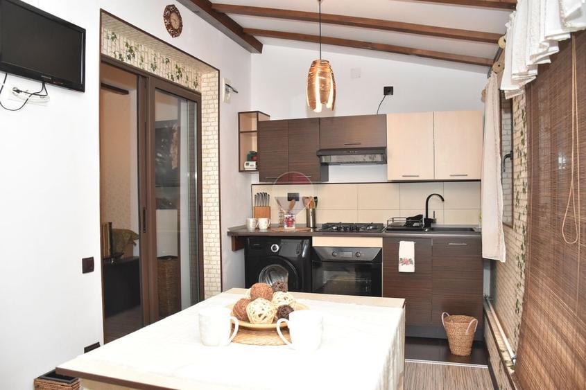 Apartament cu 2 camere semidecomandat în Central