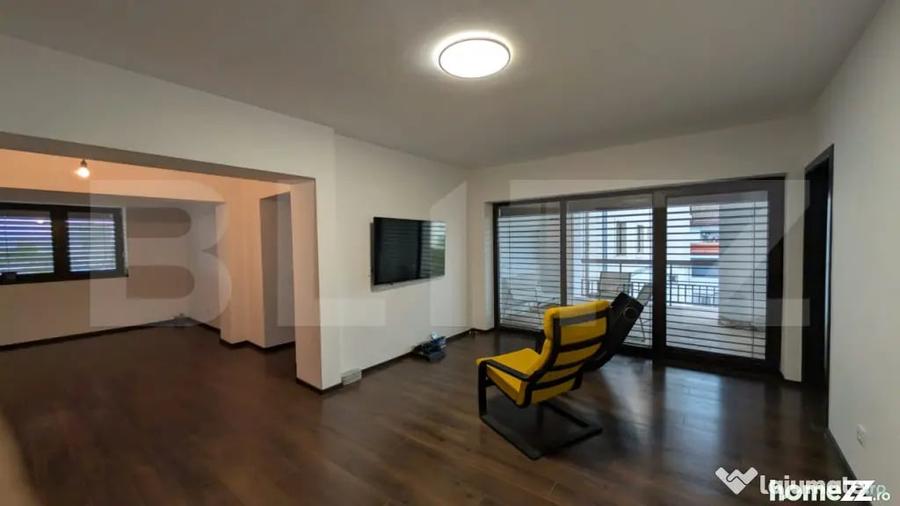 Apartament cu 3 camere semidecomandat în Micro 3