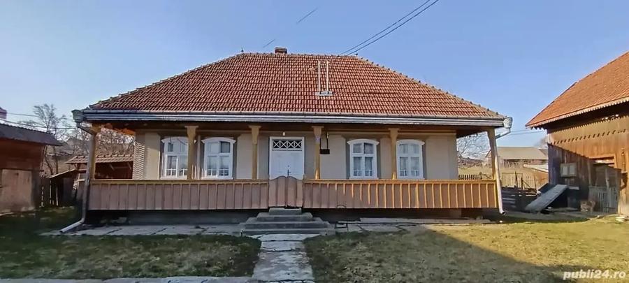 Casă cu 5 camere cu Teren 3500 Mp în Arbore