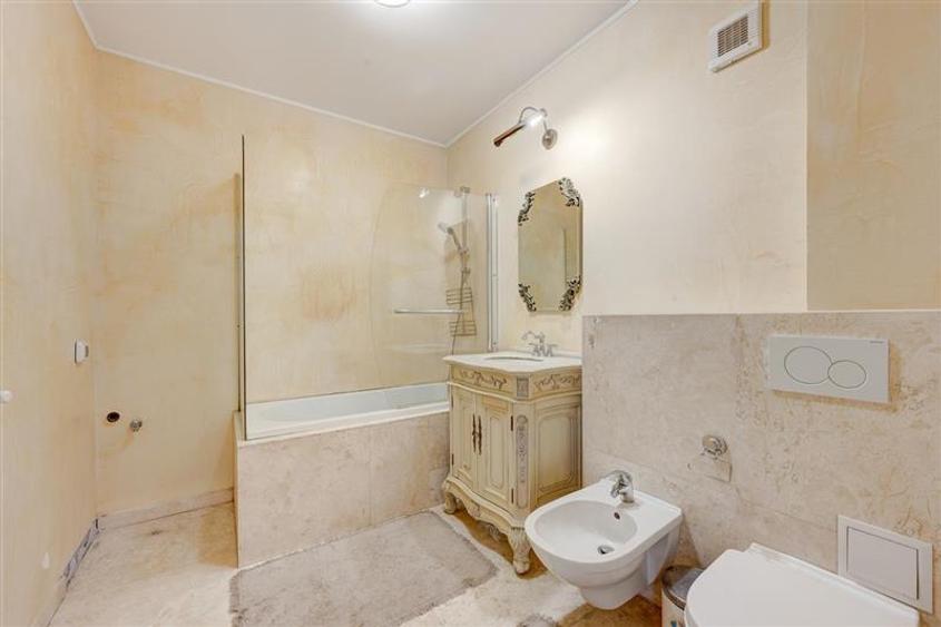 Apartament cu 2 camere semidecomandat în Pantelimon
