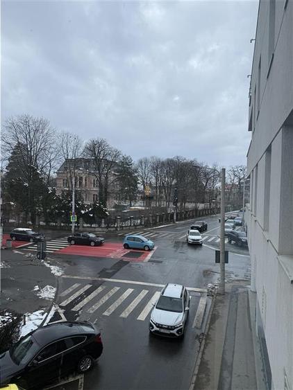 Birou, de 275 mp, în Central