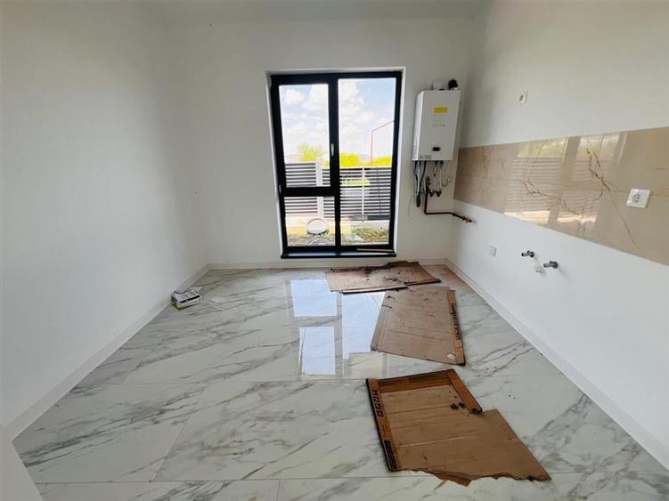 Casă individuală cu 4 camere cu Canalizare în Vorovești