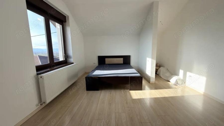 Casă cu 5 camere cu Teren 372 Mp în Broscărie