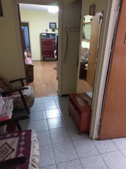 Apartament cu 3 camere semidecomandat, mobilat în Brâncoveanu