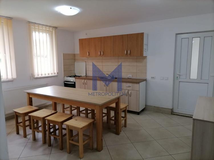 Apartament cu 4 camere decomandat, mobilat în Mera