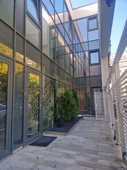 Apartament cu 4 camere semidecomandat, mobilat în Unirii
