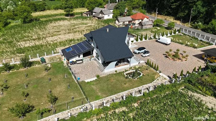 Casă cu 6 camere cu Teren 3000 Mp în Dej