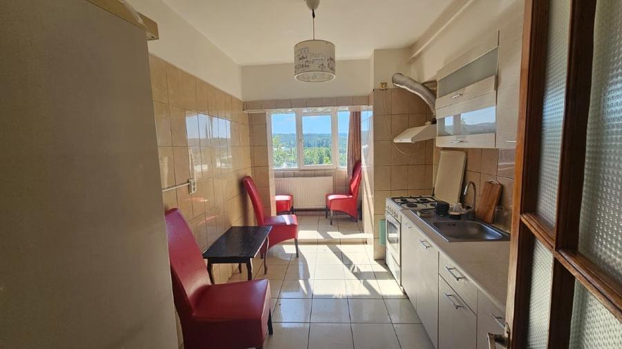 Apartament cu 3 camere decomandat, mobilat în Baza 3
