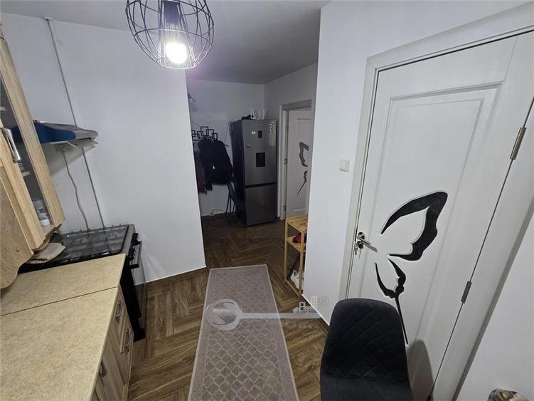 Apartament cu 2 camere semidecomandat în Podu Roș