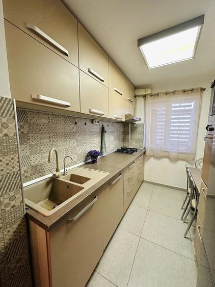 Apartament cu 3 camere decomandat în Sat Vacanță