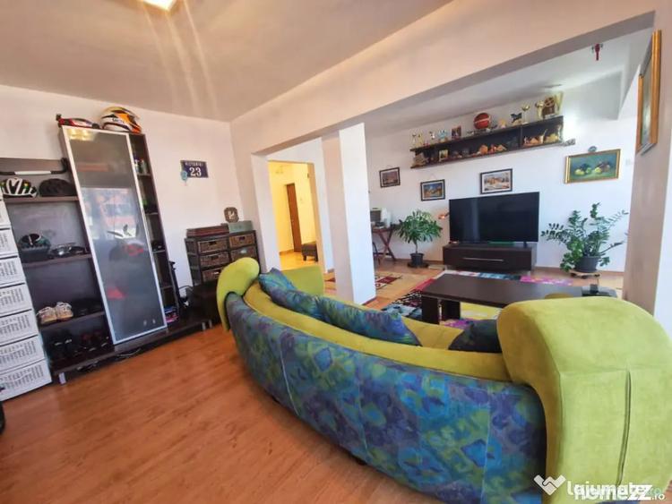 Apartament cu 4 camere decomandat în Central