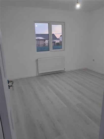Casă individuală cu 5 camere cu Canalizare în Lumina