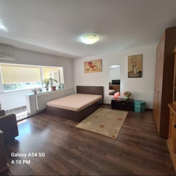 Garsonieră decomandată în Decebal