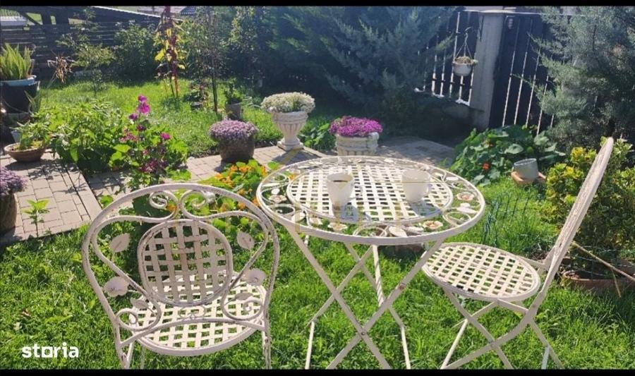 Casă cu 4 camere decomandat în Corușu