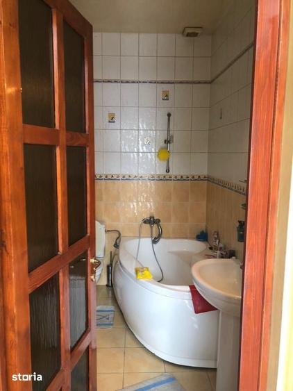Casă cu 8 camere cu Teren 750 Mp în Central