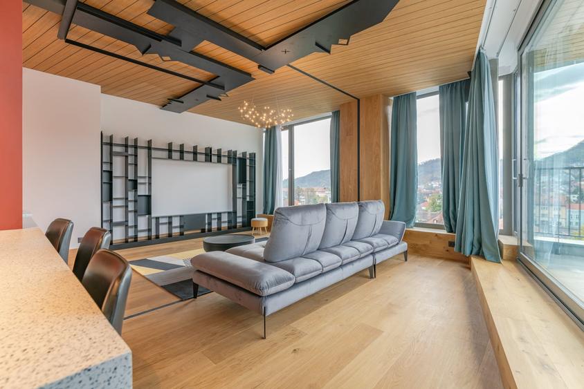 Apartament cu 4 camere decomandat, mobilat în Ultracentral