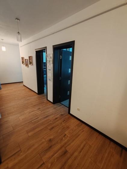 Apartament cu 2 camere, mobilat în Tractorul