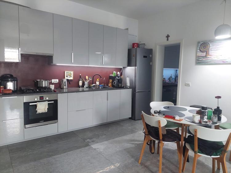 Duplex cu 3 camere cu Canalizare în Dumbrăvița