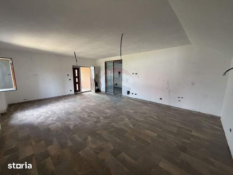 Casă cu 5 camere cu Teren 3960 Mp în Milcovul