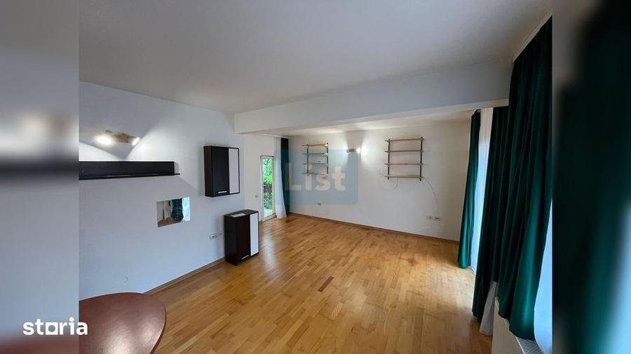 Apartament cu 3 camere semidecomandat în Europa
