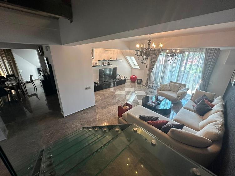 Apartament cu 5 camere decomandat în Kiseleff
