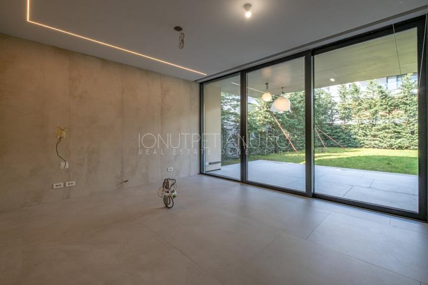 Casă individuală cu 6 camere cu Piscina în Iancu Nicolae