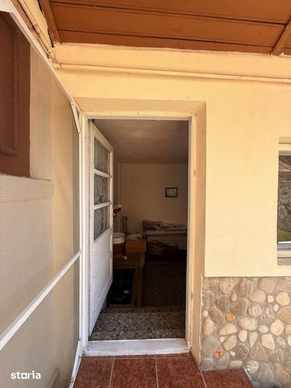 Casă cu 7 camere cu Teren 830 Mp în
