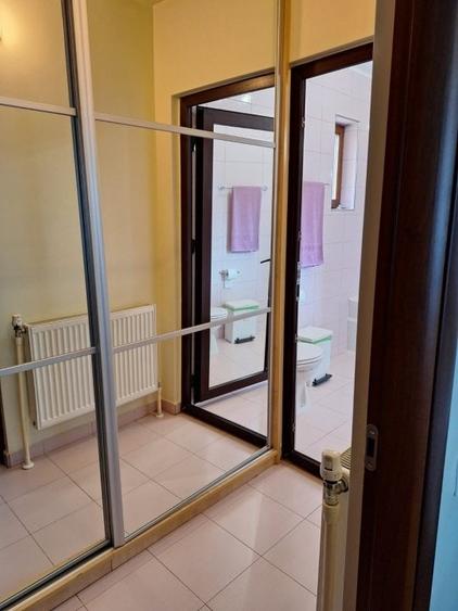 Casă individuală cu 6 camere cu Canalizare în Bucureștii Noi