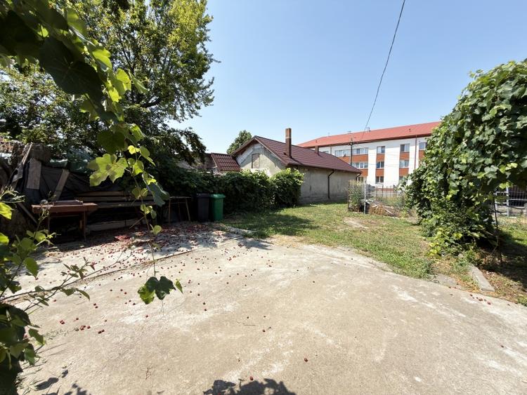 Casă individuală cu 6 camere cu Canalizare în Mihail Kogălniceanu
