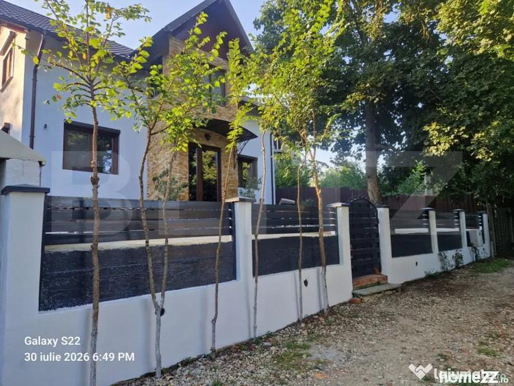 Casă cu 8 camere cu Teren 774 Mp în Central