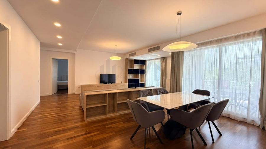 Apartament cu 3 camere decomandat în Băneasa