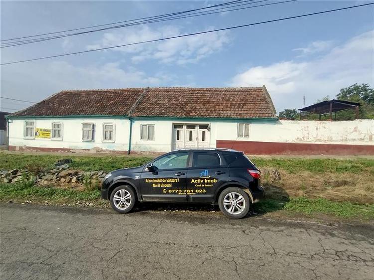 Casă individuală cu 7 camere cu Teren 546 Mp în Socol