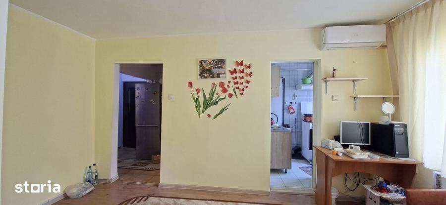 Apartament cu 3 camere în Micro 40