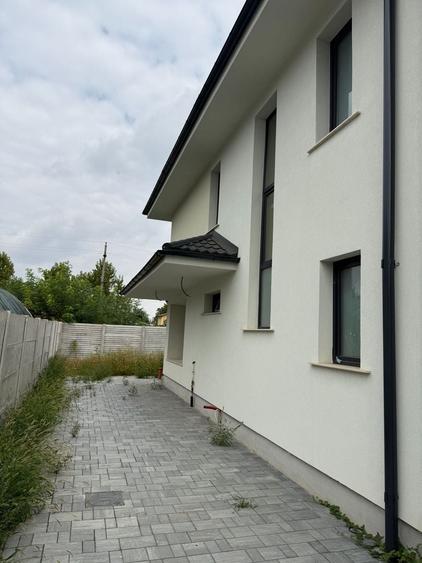 Casă individuală cu 5 camere cu Canalizare în Mogoșoaia