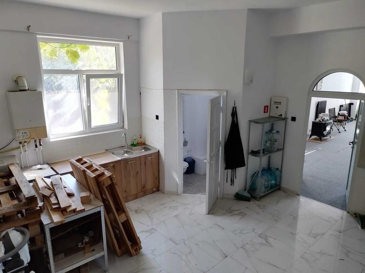Spațiu comercial, de 90 mp, în Central